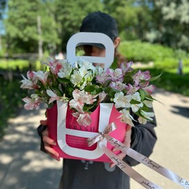 Роскошная альстромерия в сумочке