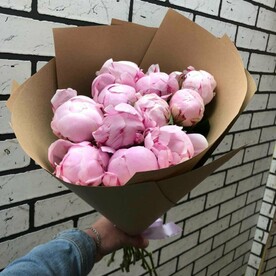 Букет из 11 пионов