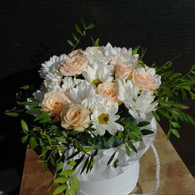 Коробка шикарных цветов