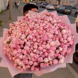 Огромный букет из 401 пиона