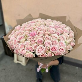 101 роза Пинк Мондиаль 80см в крафте