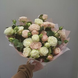 Роза пионовидная кустовая, Эвкалипт, Авторская упаковка