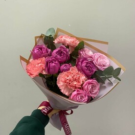 Роза пионовидная кустовая, Гвоздика одноголовая, Эвкалипт, Упаковка