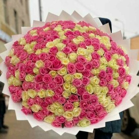 Гигантский букет высоких роз