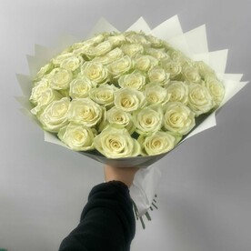 Огромный букет белых роз