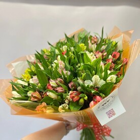 Букет из 45 альстромерий