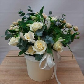 Роза, Роза кустовая, Альстромерия, Писташ, Эвкалипт, Коробка, Пиафлор