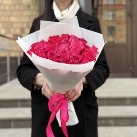 25 малиновых роз Кения