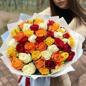 51 яркий микс роз Кения