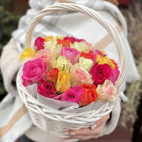 Корзина 25 ярких роз