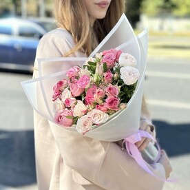 9 нежных кустовых роз