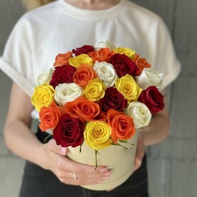 25 радужных роз в коробке