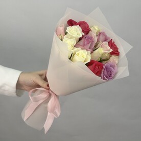 Букет из 15 нежных кенийских роз 35 см