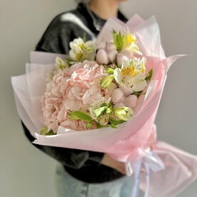 Букет с розовой гортензией 🌸💛
