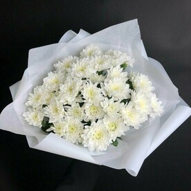 Букет из махровой кустовой хризантемы "Белое кружево"