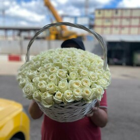 Корзина 101 белой розы