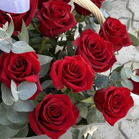 Корзина роз 27 шт