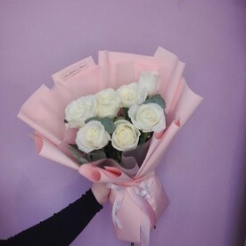 7 пионовидных роз