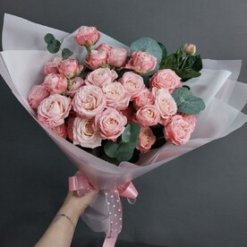 Букет из кустовых пионовых роз