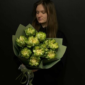 Моно - букет из экзотической розы Вегги