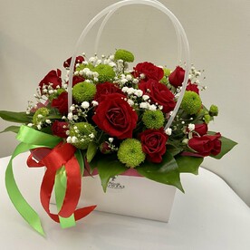 Рускус, Роза кустовая, Хризантема кустовая, Гипсофила, Сумочка, Пиафлор, Открытка