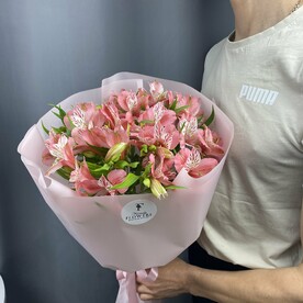 Букет из 5 розовых альстромерии