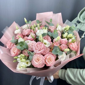 Роза пионовидная кустовая, Эвкалипт, Лизиантус Эустома