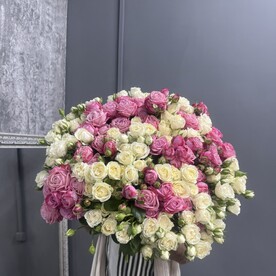 Букет из 35 веток кустовой розы