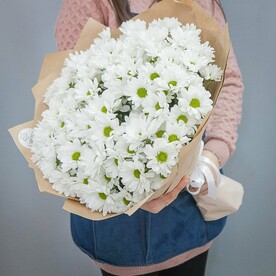 Букет из 15 белых хризантем в крафте, арт: 120