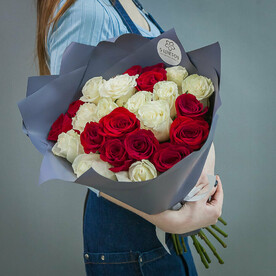 25 красно-белых роз 60 см, арт: 249