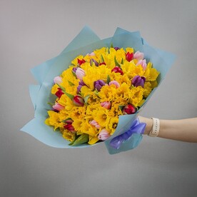 Сборный букет из 50 нарциссов и 25 тюльпанов | арт: 1026