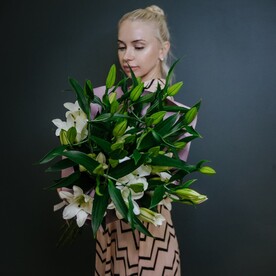 Букет живых цветов из 5 белых лилий | арт: 297