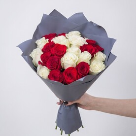 Роза белая шт, Роза красная шт, Пленка матовая шт