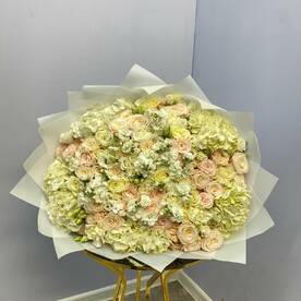 Лизиантус Эустома, Роза бомбастик, Маттиола белая, Роза аваланч, Гортензия, Дизайнерская упаковка