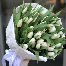 Белые тюльпаны на 8 марта