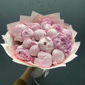 Ароматный букет из пионов