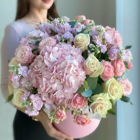 Роза, Эвкалипт, Роза кустовая, Маттиола, Гортензия, Тишью, Шляпная коробка