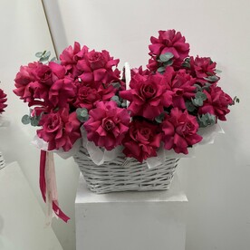 Роза пинк флойд, Эвкалипт, Флористическая губка, Корзина плетеная