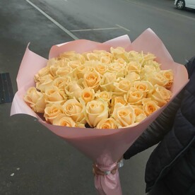 Кремовые розы