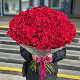 Красивый букет из эквадорских роз