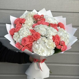 Роза кустовая, Гортензия, Дизайнерская упаковка, Открытка