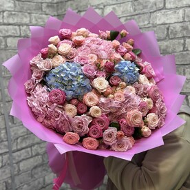 Роза кустовая, Роза леди бомбастик, Роза мадам бомбастик, Роза бомбастик, Гортензия, Дизайнерская упаковка, Открытка
