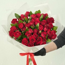 Красные кустовые розы