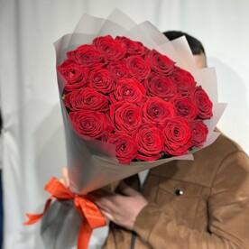 Розы в матовой пленке