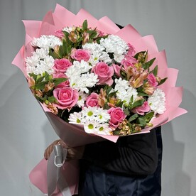 Роза ревивал, Хризантема кустовая, Альстромерия, Дизайнерская упаковка, Открытка