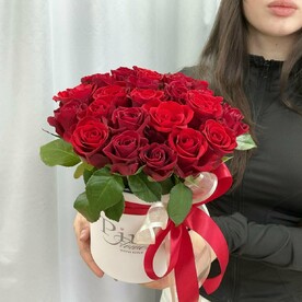 25 красных роз Кения в коробке