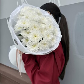 Букет из белых хризантем