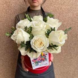 Роза белая, Тишью, Оазис, Шляпная коробка