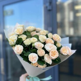 Букет из кустовых роз