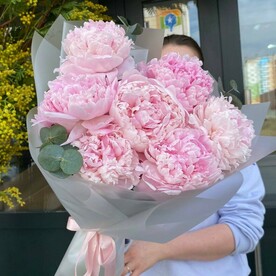 Букет из 7-ми пионов